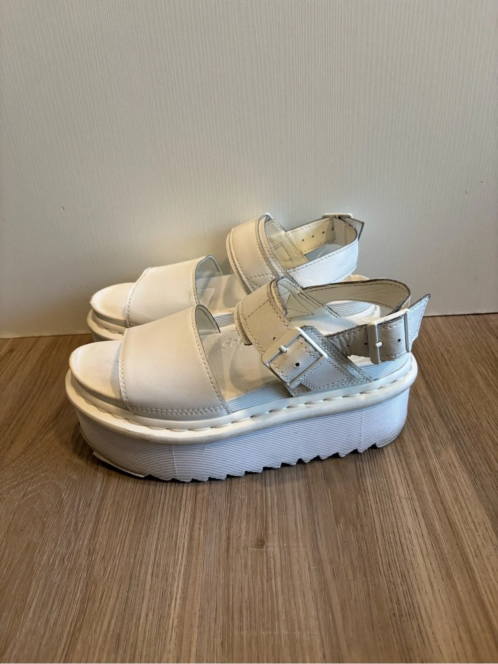 Dr. Martens Women's US 6 Voss Quad Leather Strap Platform Sandals White Chunky
